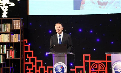 讲座中的张克镇院长