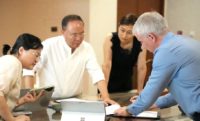 泰济堂中医张克镇左一Gerwin Schalk博士、左二Damian Coyle 教授