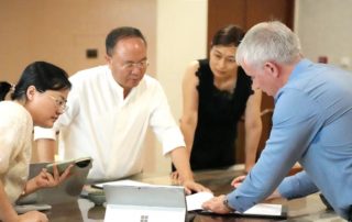 泰济堂中医张克镇左一Gerwin Schalk博士、左二Damian Coyle 教授