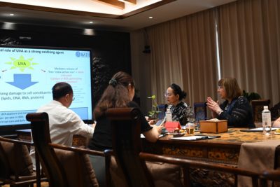 英国巴斯大学生物工程与生物医学技术中心副院长、生命科学系教授、雅诗兰黛集团科学顾问Charareh Pourzand女士到访北京泰济堂中医医院，与张克镇院长就中医在皮肤病研究领域的应用与未来科研合作进行了充分的交流。此次访问不仅是一次学术交流，也是中英医学界针对皮肤病研究探索传统中医与现代科研结合的重要契机。